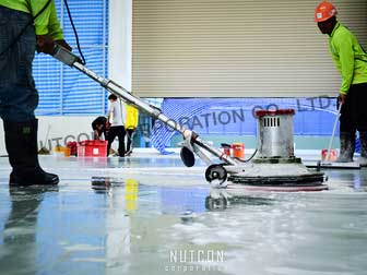 งานล้างพื้นลงแว็กซ์ Clearing Floor Wax